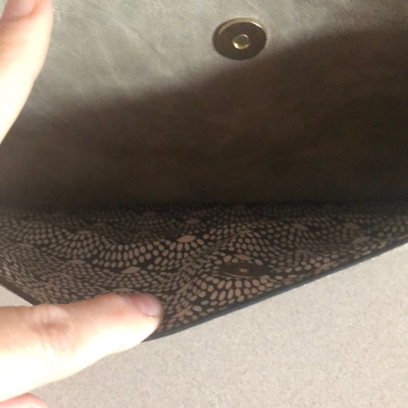 🎗NWOT Gray suede large shoulder or crossbody bag - Picture 4 of 5